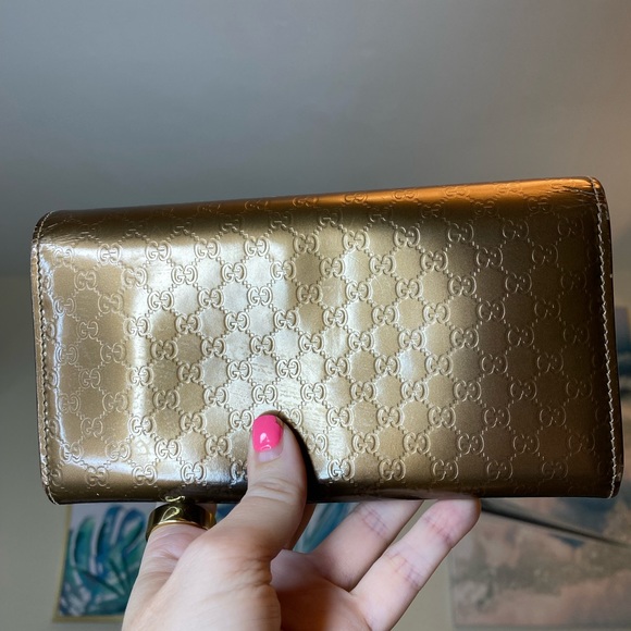 LAST CHANCE!🎉Gucci Metallic Long Patent Leather Wallet Gold Heart - Picture 2 of 8